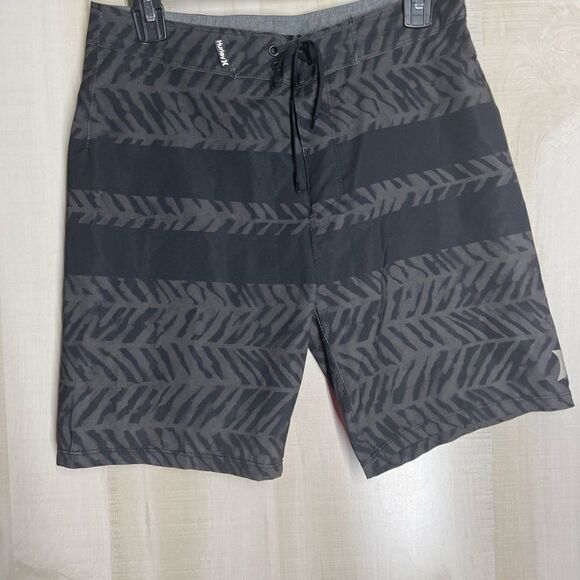 Hurley black and gray swim trunks board shorts, size 28 - Picture 13 of 14